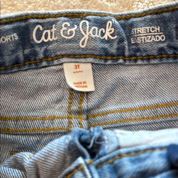 🔴Cat & Jack Denim Shorts with Floral Accents - Picture 3 of 3